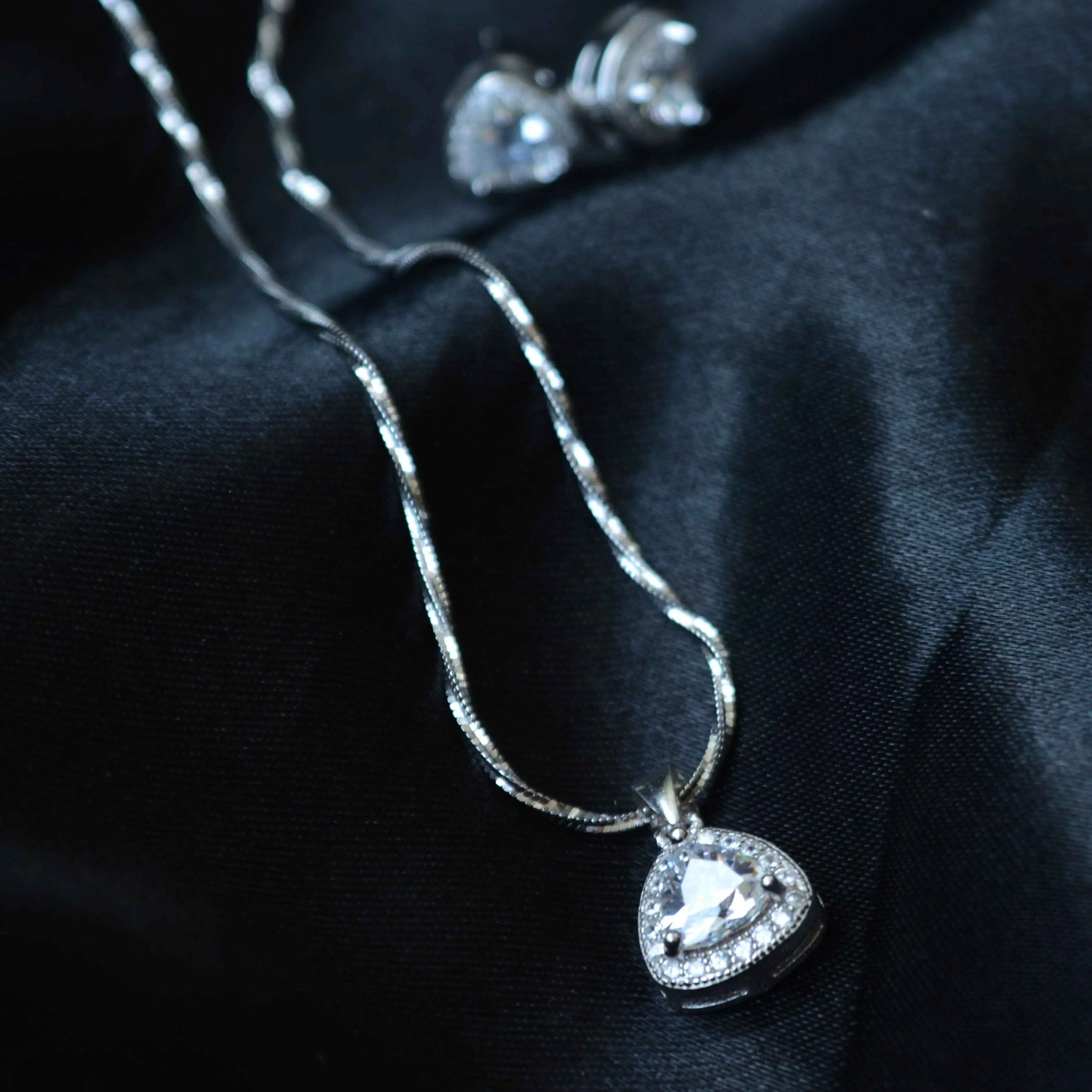 Silver Trillion Glare Set